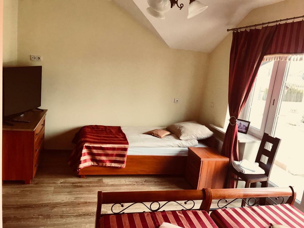 Pensjonat nad Strugą Leilighet Stryków Eksteriør bilde